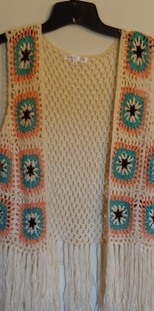 Fringe crochet sleeveless cardigan